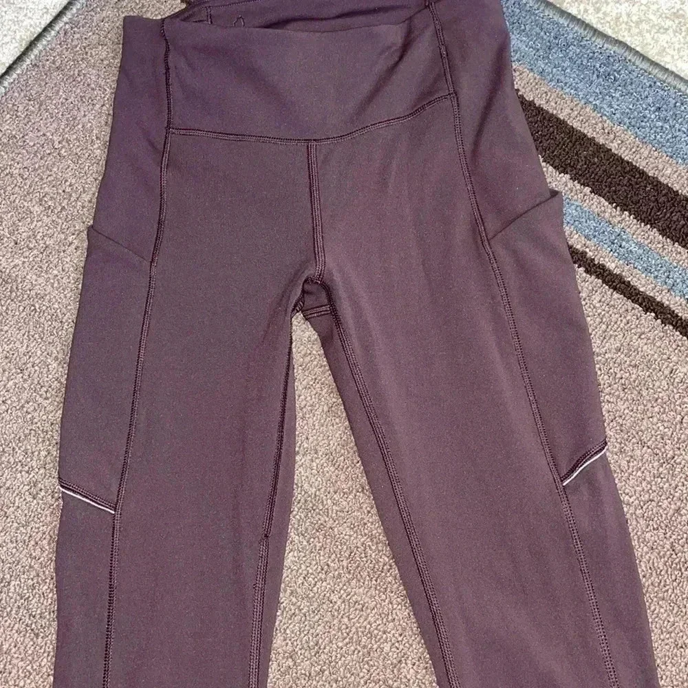 Lululemon speed up crop 21”
